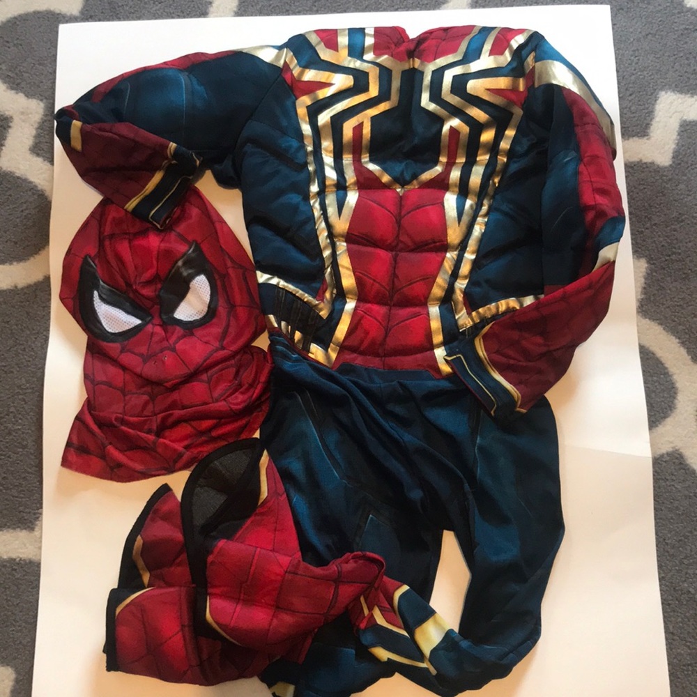 Iron Spider-Man kids costume sz S (4-6)